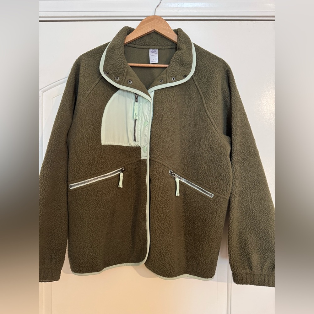 Olive Green Fleece Jacket by Te Verde